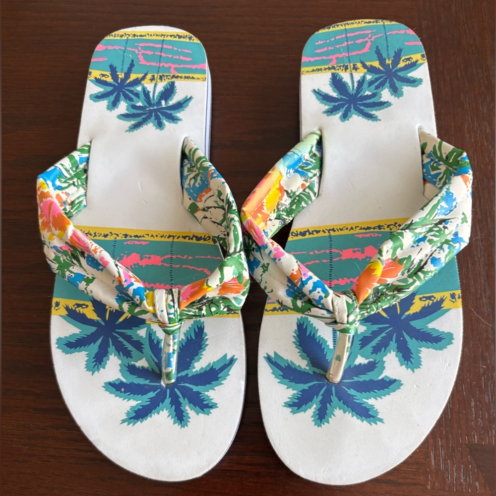 Source Unknown White and Blue Sandals Casual Beachwear